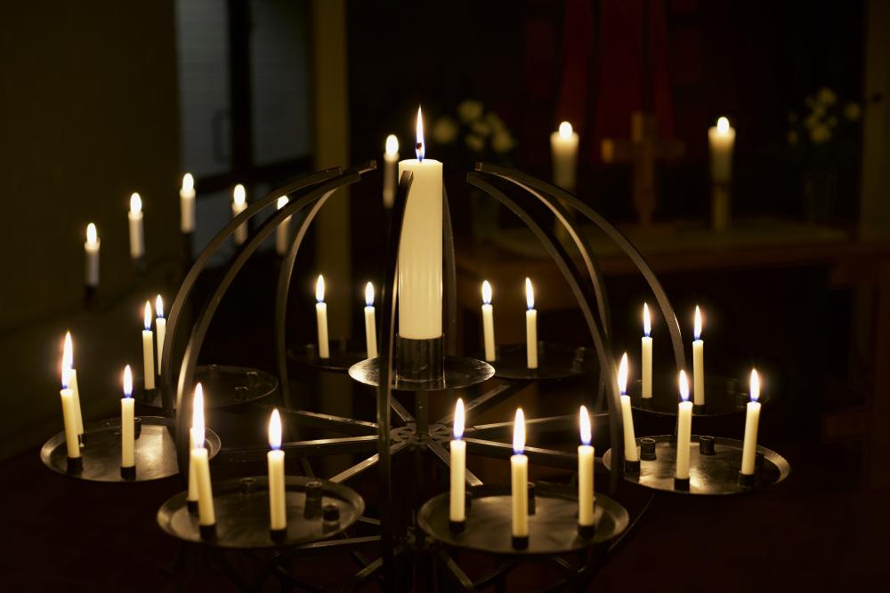 Ljusblob med ljus i Oravais kapell.